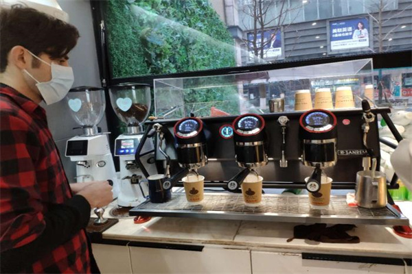 京东言犀大模型外呼上岗，用Agent应对复杂对话，已带动500亿元GMV